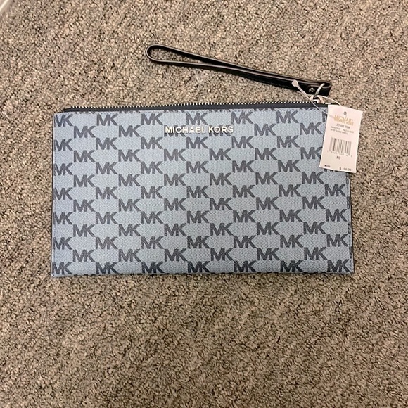 Michael Kors Handbags - New with tag Michael Kors wrist clutch